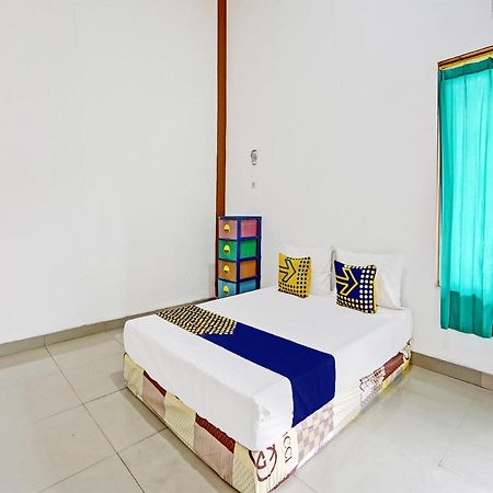 Hotel Oyo 92006 Kost Sejahtera Syariah Sidoarjo Exterior foto