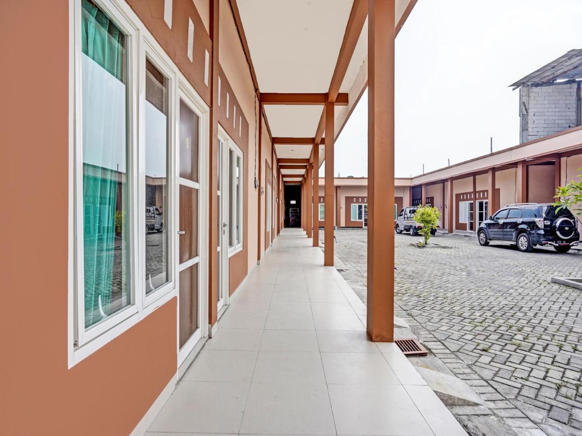 Hotel Oyo 92006 Kost Sejahtera Syariah Sidoarjo Exterior foto