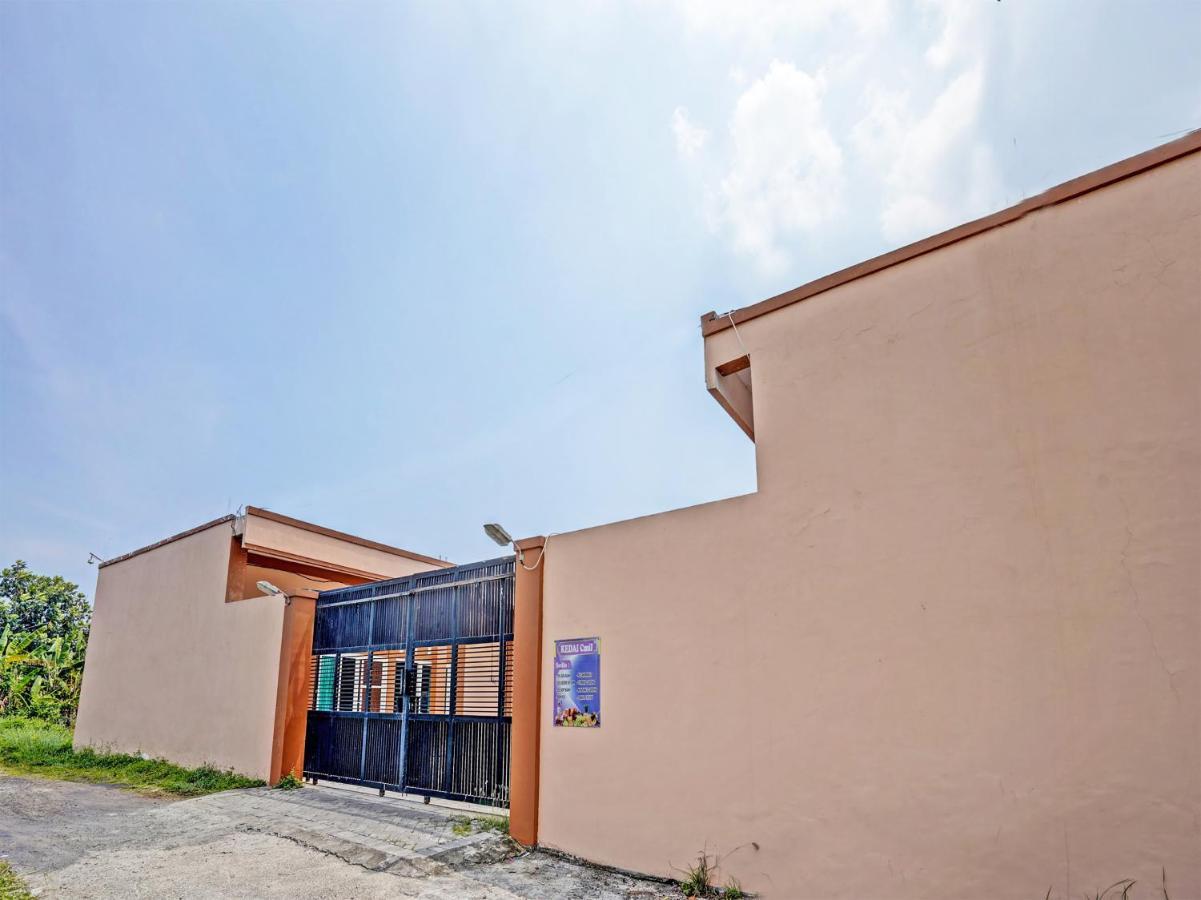 Hotel Oyo 92006 Kost Sejahtera Syariah Sidoarjo Exterior foto