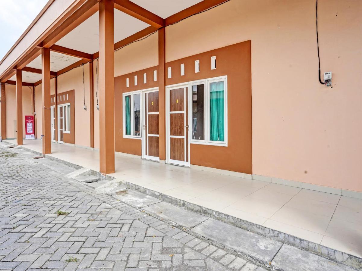 Hotel Oyo 92006 Kost Sejahtera Syariah Sidoarjo Exterior foto