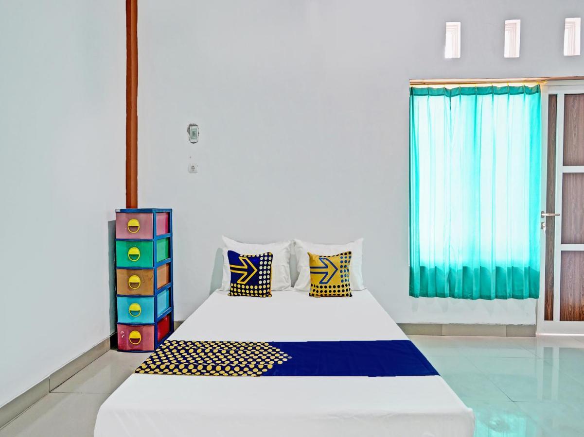 Hotel Oyo 92006 Kost Sejahtera Syariah Sidoarjo Exterior foto